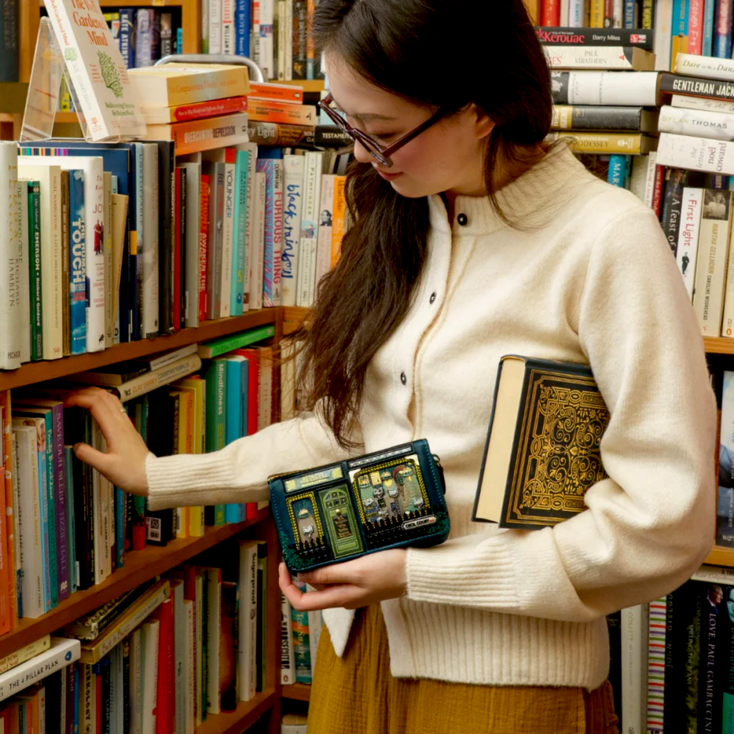 Cartera con Cremallera Alrededor Between the Covers Bookbinders venta en aldita Rita, modelo