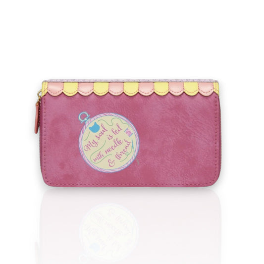 Monedero con cremallera mediano endula London Sewing Shop, Raspberry Edición, venta en Maldita Rita. Detrás.