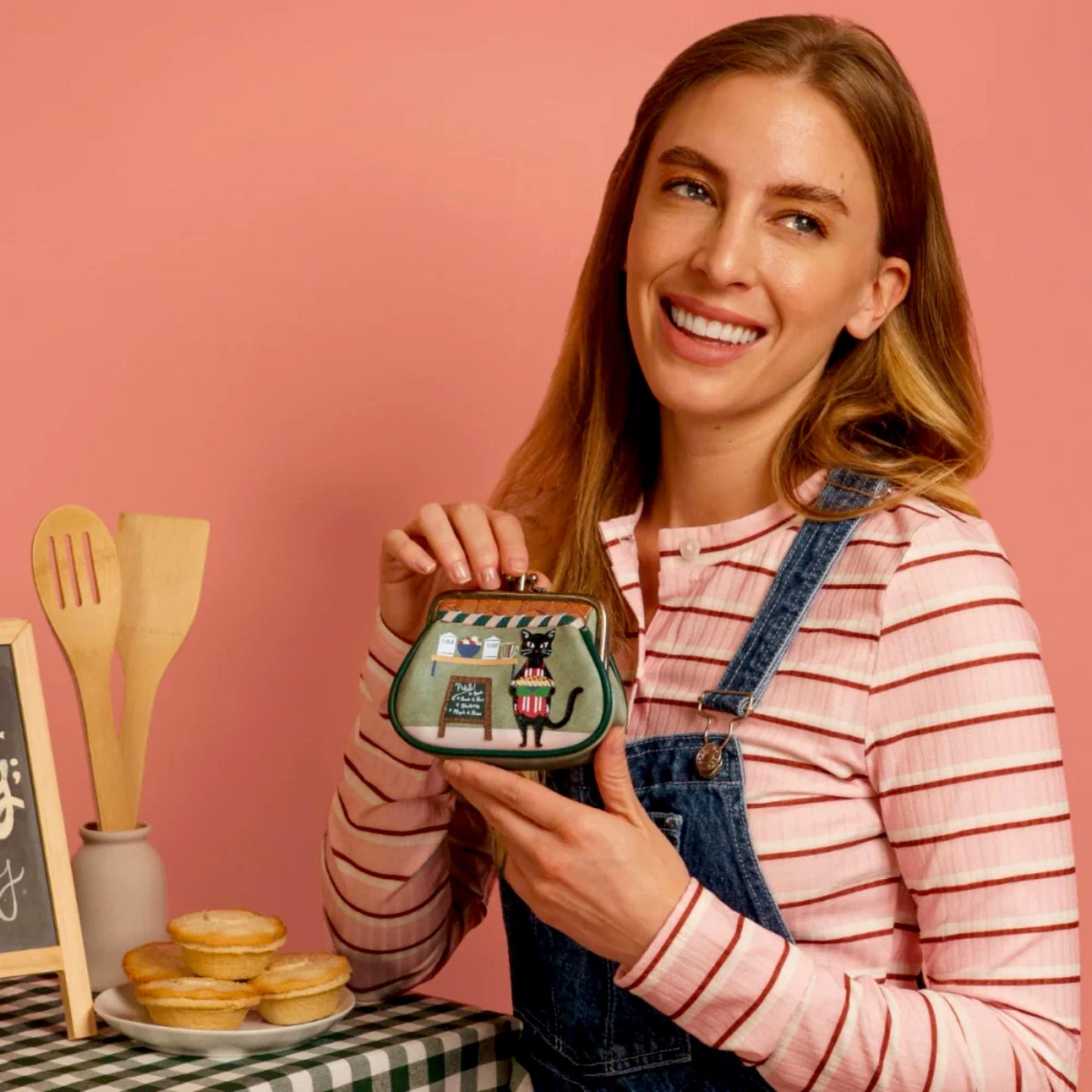 Monedero con boquilla Vendula Pie Shop de Vendula London, venta en Maldita Rita, con modelo