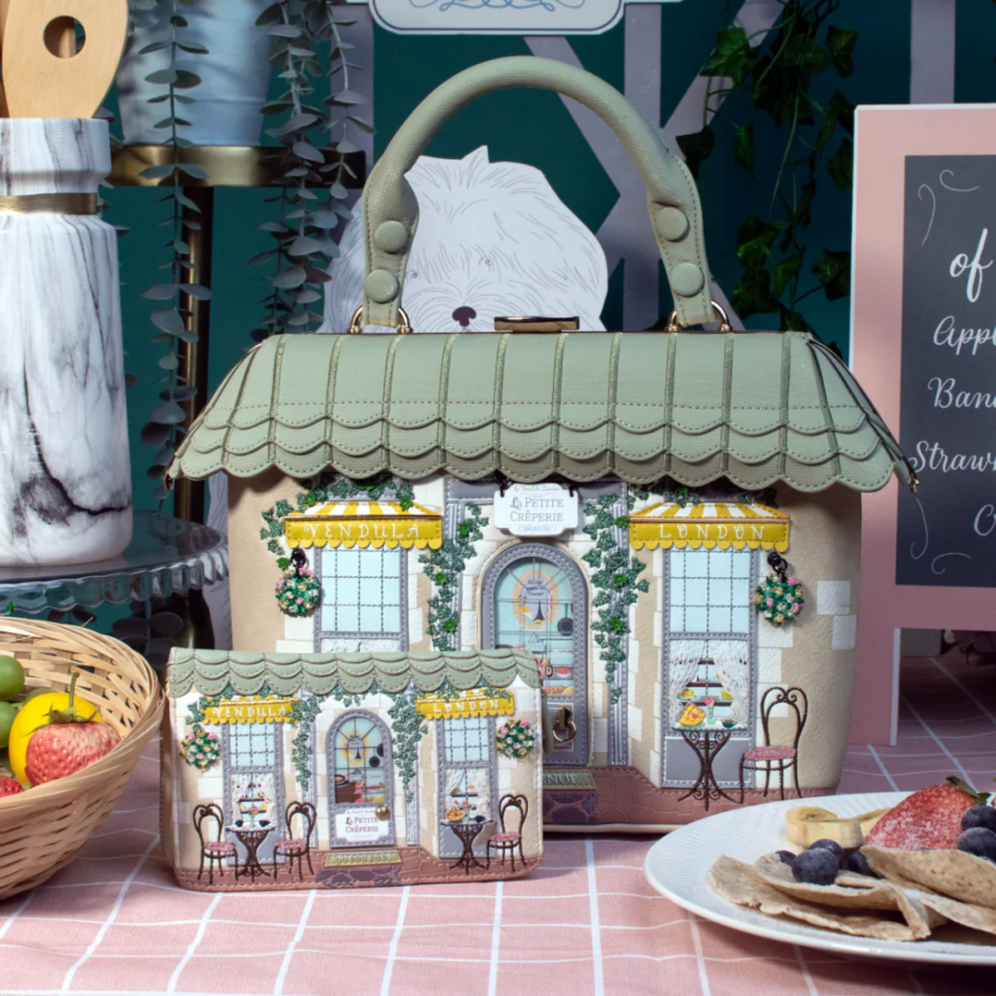 Monedero mediano La Petite Creperie de Vendula London venta en Maldita Rita. Bolso de mano y billetera de la Creperia.