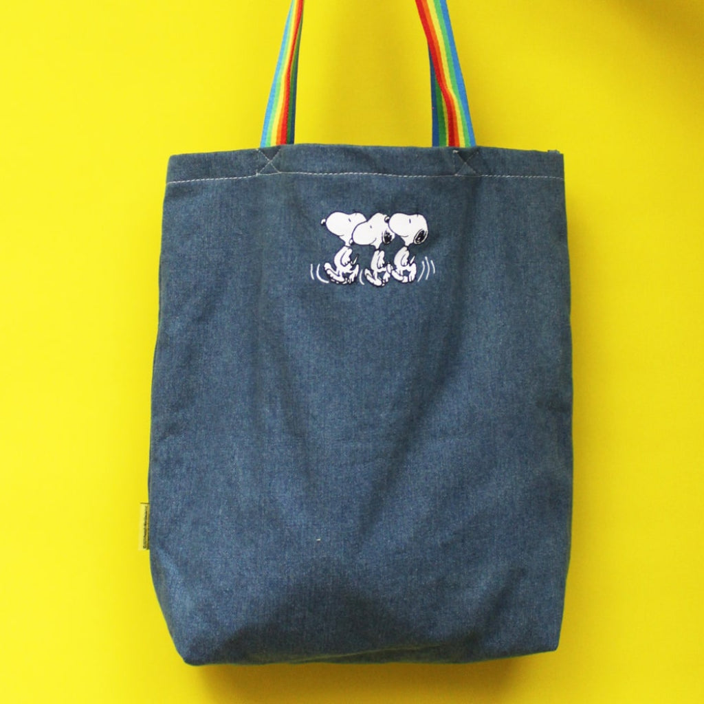 Bolso Peanuts "Be happy" de Snoopy, la marca House of Disastery venta en Maldita Rita, vista trasera