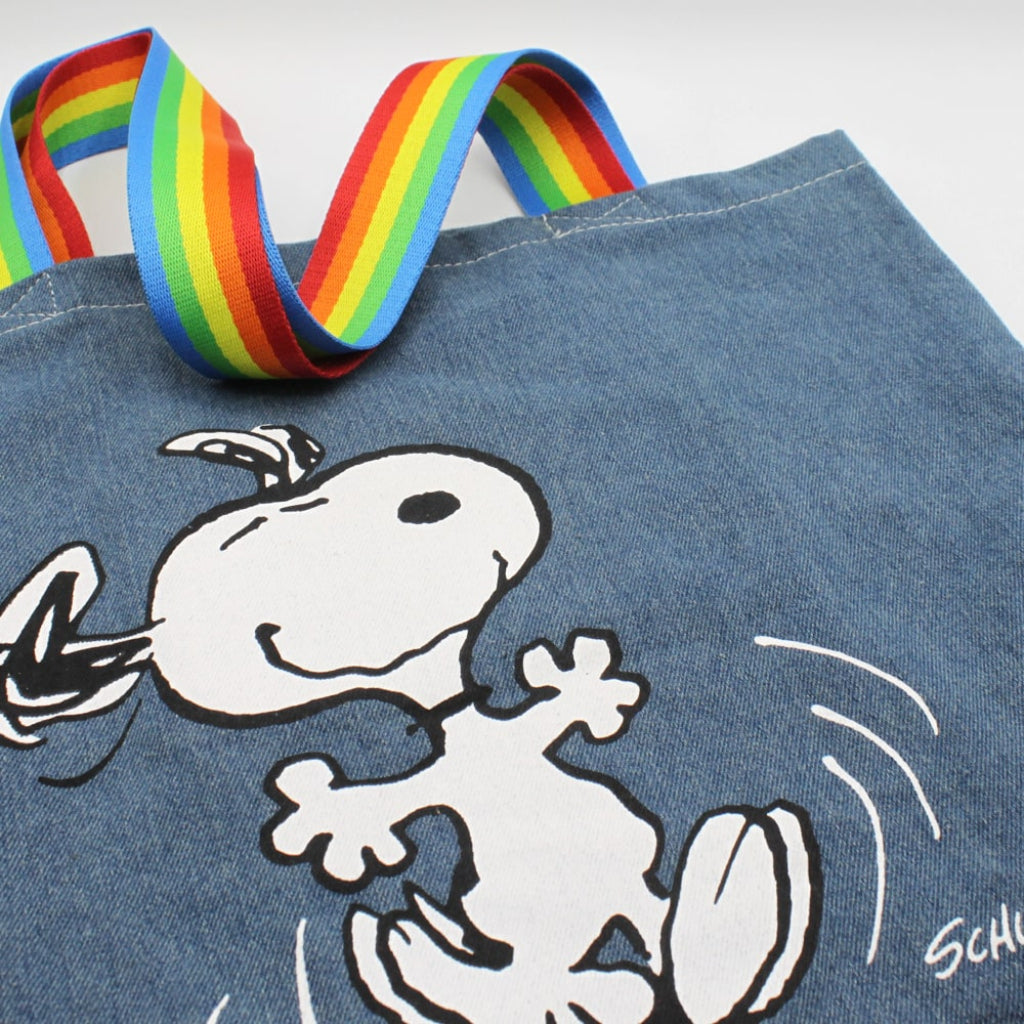 Bolso Peanuts "Be happy" de Snoopy, la marca House of Disastery venta en Maldita Rita, detalle dibujo principal
