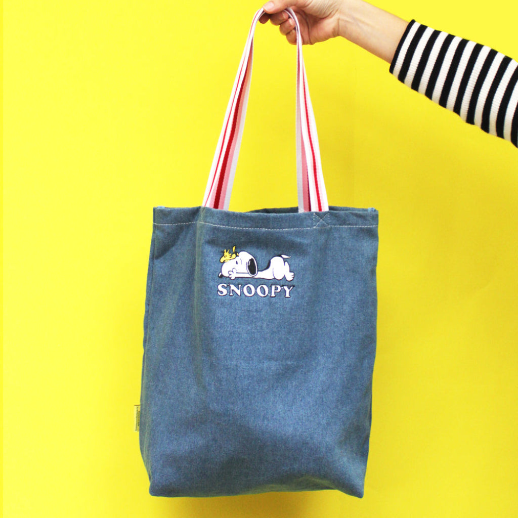 Bolso Peanuts con Snoopy y Woodstock de House of Disaster, venta en Maldita Rita, parte trasera