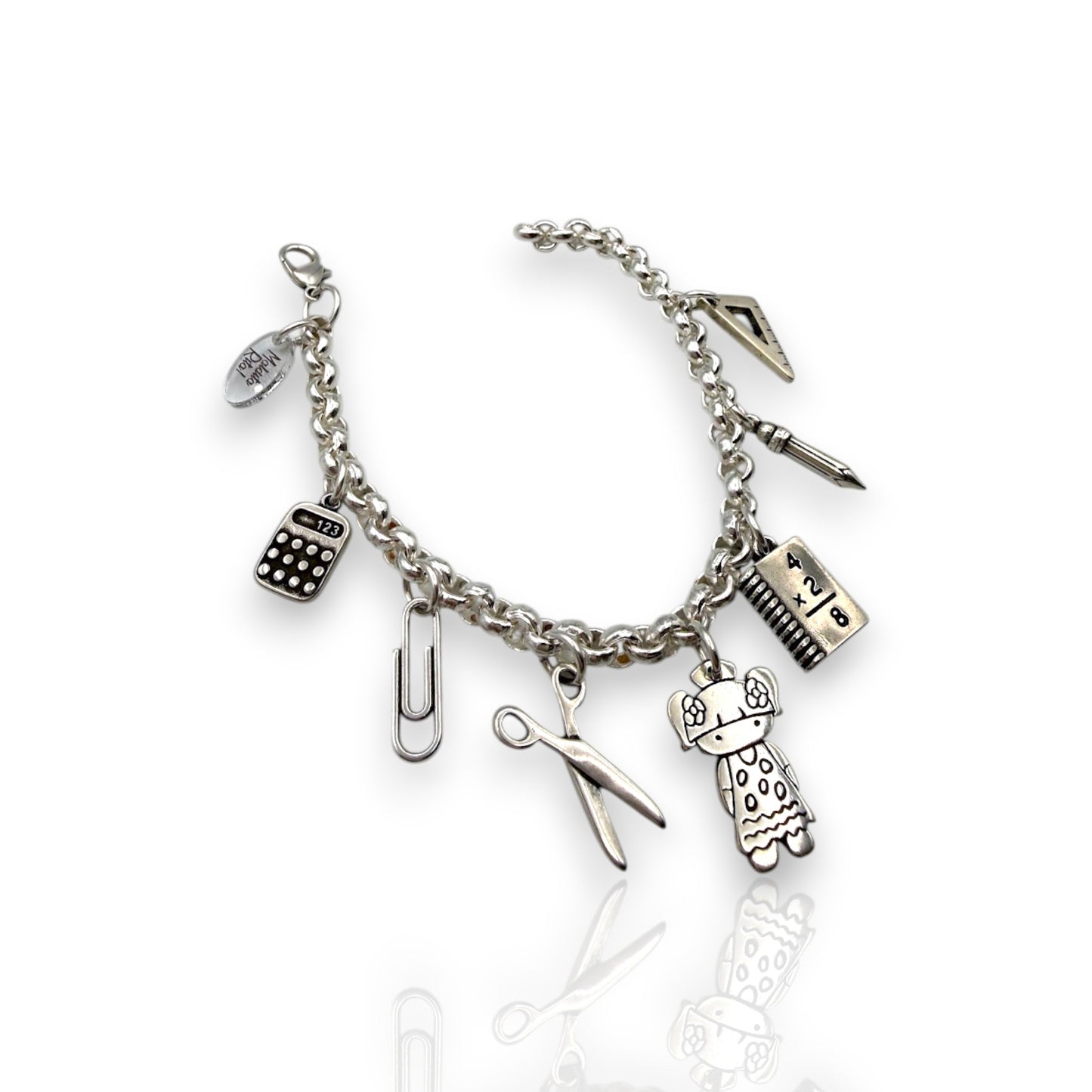 Pulsera Administrativa de Maldita Rita, joyería, banqueras, secretarias, oficina. Vista de lado