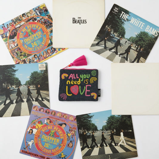 Monedero con cremallera The Beatles All you need is love, con licencia oficial Apple Corp, venta en Maldita Rita. Con discos de los Beales.