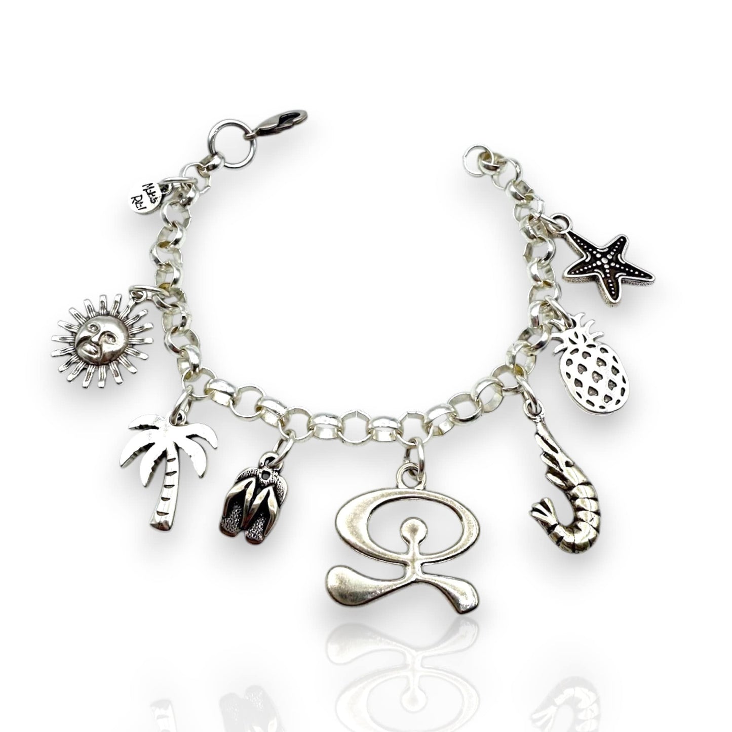 Pulsera de cadena con colgantes temáticos de Almería, chanclas, palmera, sol de Portocarrero, Indalo. Diseño de Maldita Rita Joyería