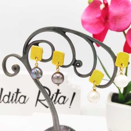 Pendientes clásicos en perla colgante color blanco o gris de la firma Maldita Rita