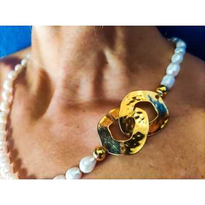 Detalle cierre en oro Collar Martini con perlas naturales anudadas de Maldita Rita