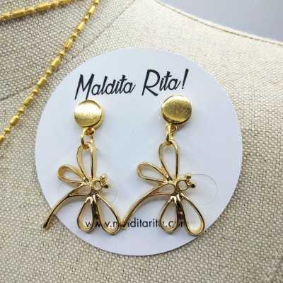Pendientes dorados en forma de libélulas de la marca de bisutería Maldita Rita