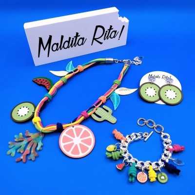 Colección Rincón con cuerda de colores y detalles en forma de frutas que cuelgan. De la diseñadora Maldita Rita