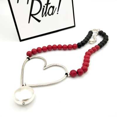 Collar Olivia en rojo, negro y perla y corazón en plata de la firma Maldita Rita