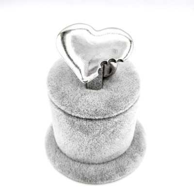 Anillo "Corazón Mordido" en baño de plata regulable y nuevo diseño de Maldita Rita