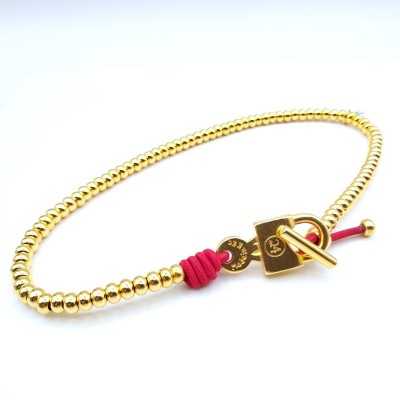 Collar Elástico Candado oro en color rojo de la marca Maldita Rita, detalle