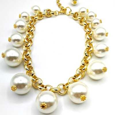 Collar corto cadena Pearl Jam, en dorado y perlas grandes, de la marca de Almería Maldita Rita