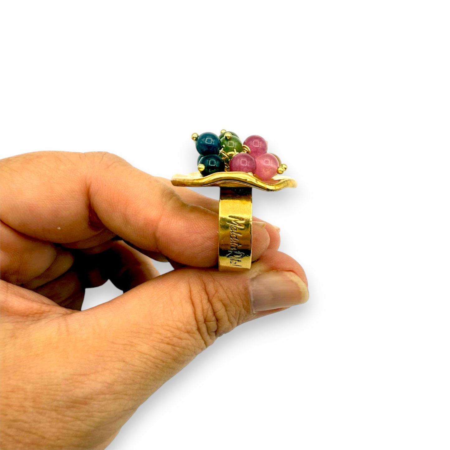 Anillo Lunática oro, dorado de mujer con piedras, de Maldita Rita, detalle del logo de la marca