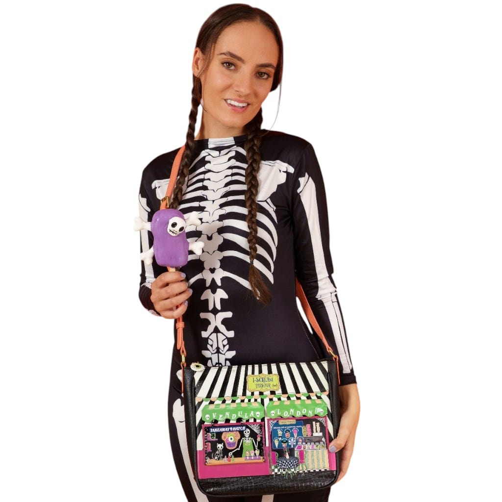 Bolso bandolera Taylor i-scream con modelo, de Vendula London para Maldita Rita