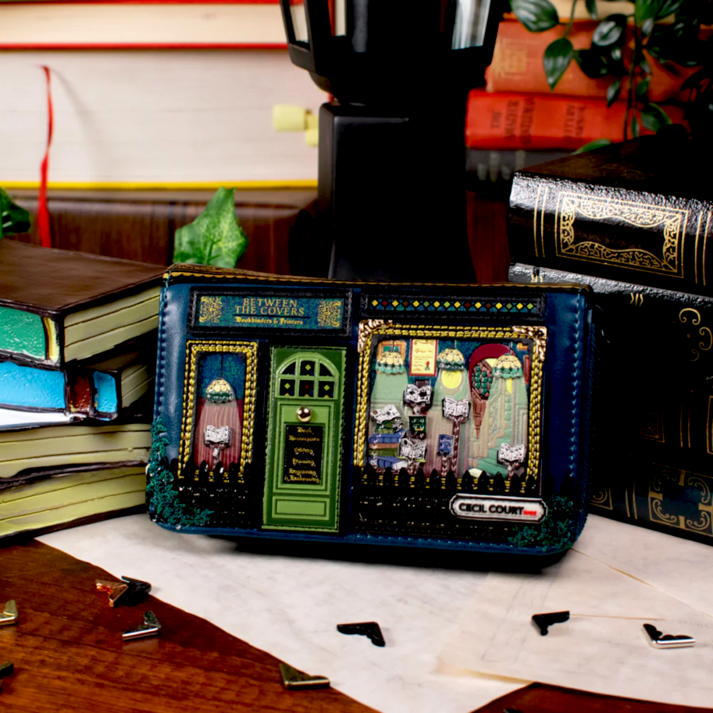 Cartera con Cremallera Alrededor Between the Covers Bookbinders venta en aldita Rita, con libros