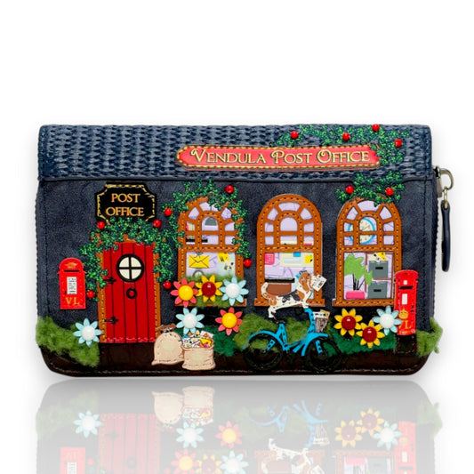 Cartera con Cremallera Alrededor The Old Post Office - Navy Edition, de Vendula London, detalle y venta en Maldita Rita