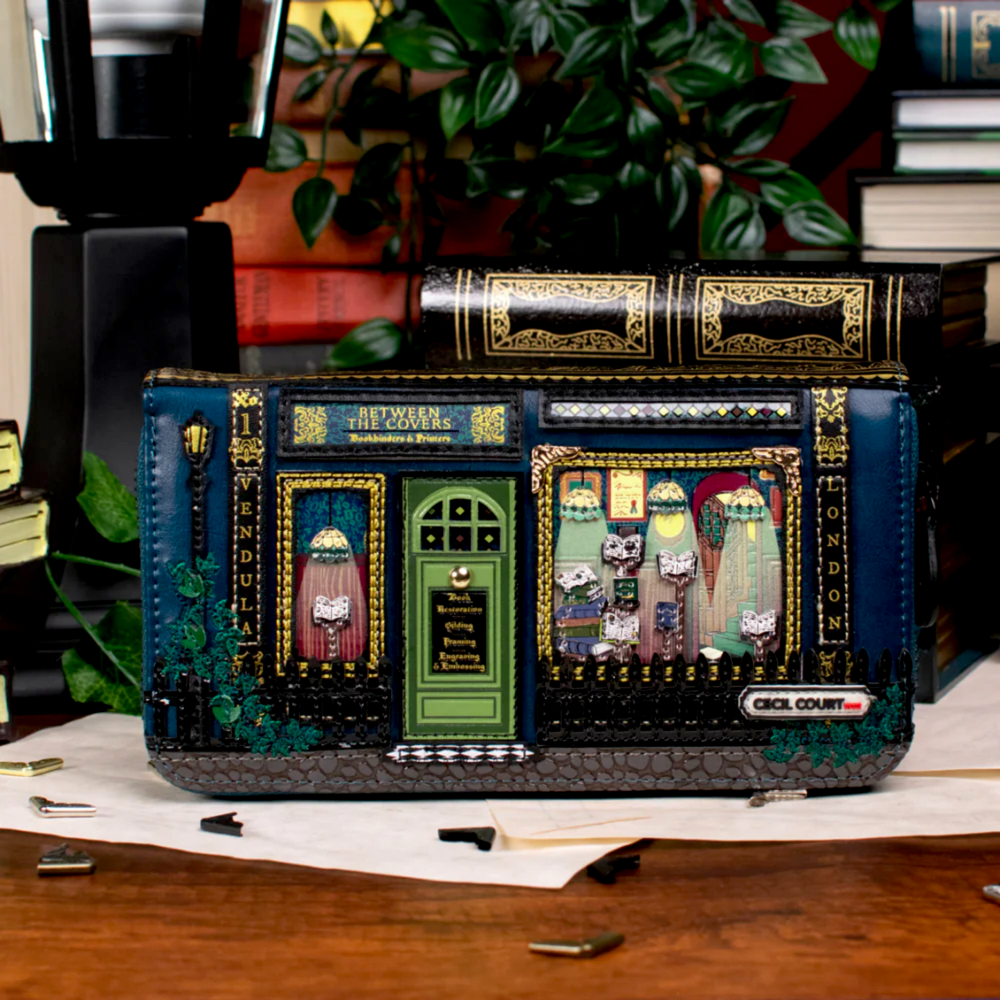 Grande Cartera Con Cremallera Alrededor Between the Covers Bookbinders en Maldita Rita, con libros