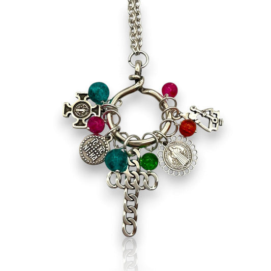 Colgante plata con santicos y colores de Maldita Rita