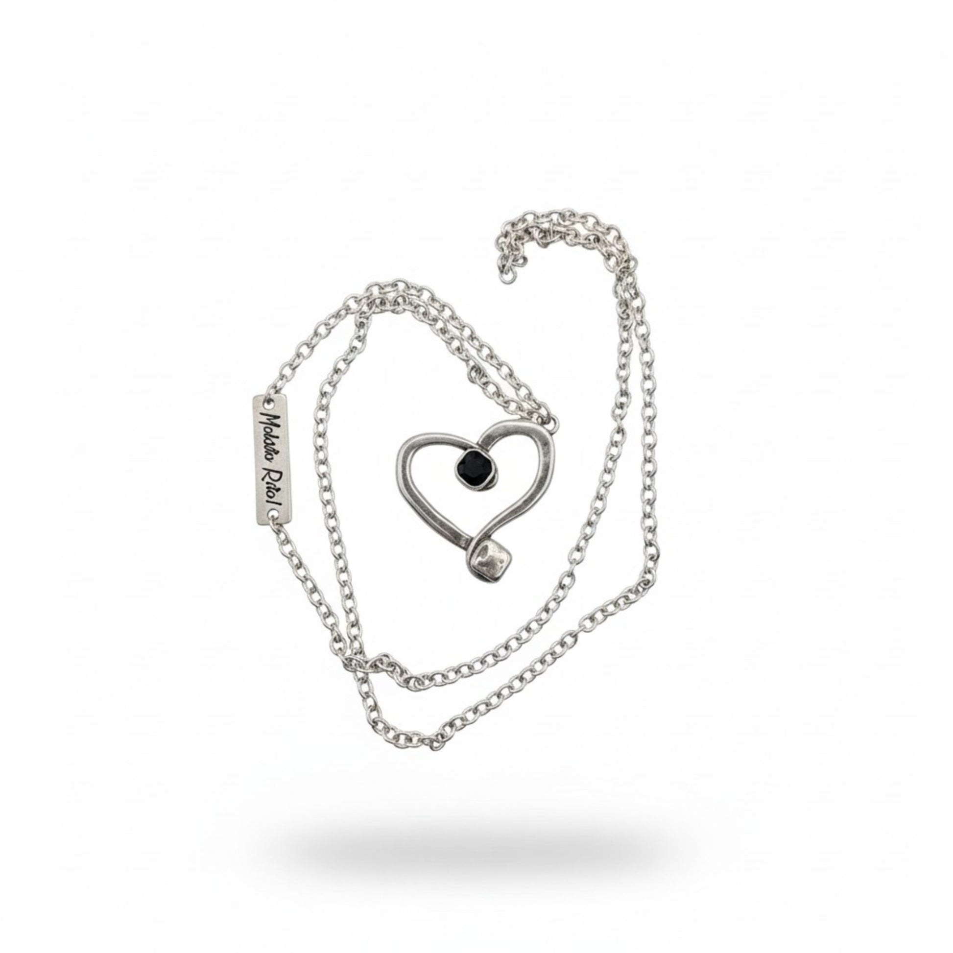 Colgante corazón plata con cristal de Swarovski nero y cadena, de Maldita Rita.