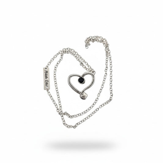 Colgante corazón plata con cristal de Swarovski nero y cadena, de Maldita Rita.