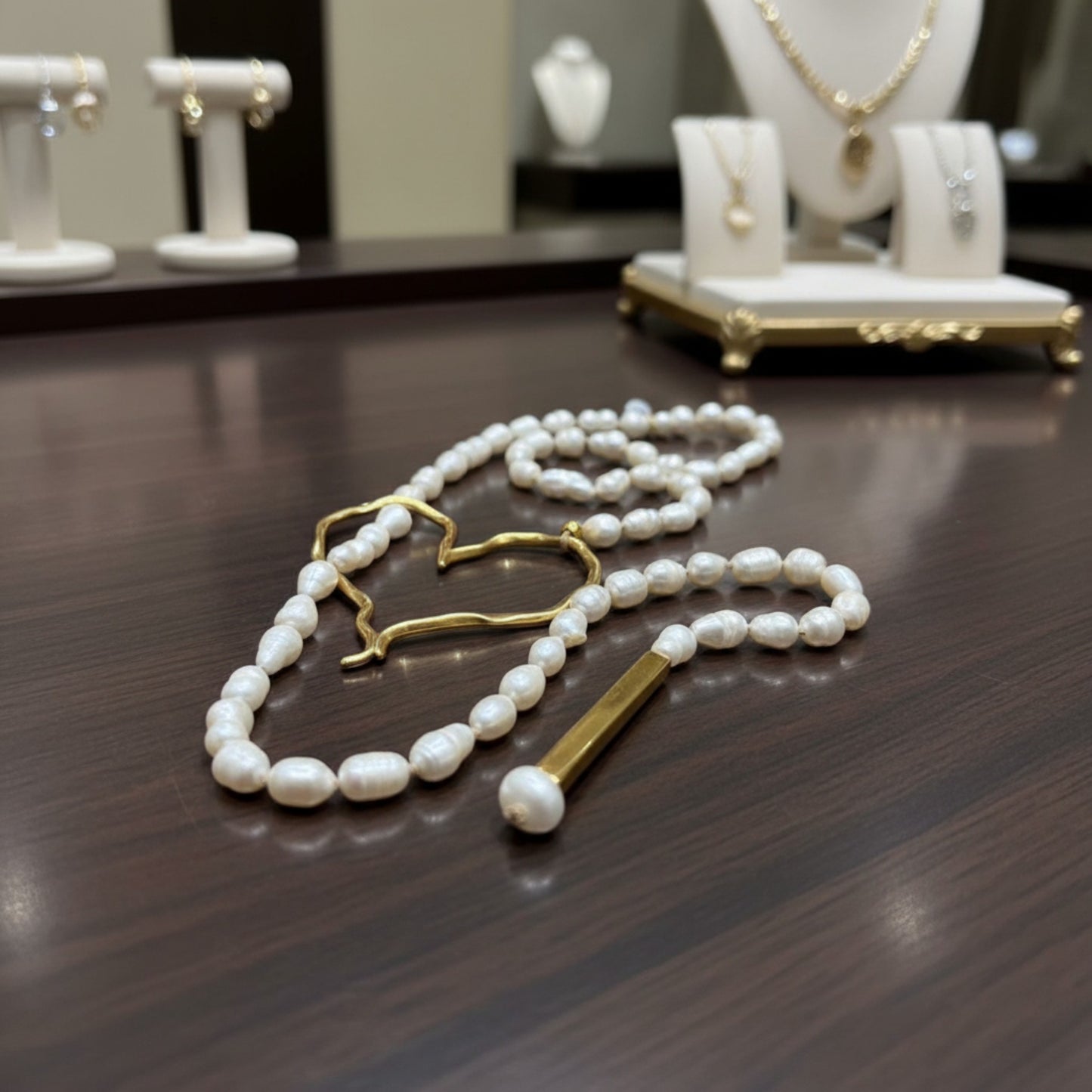 Collar Cuore en perla blanca de Maldita Rita, collar perlas de mujer, visto en joyería