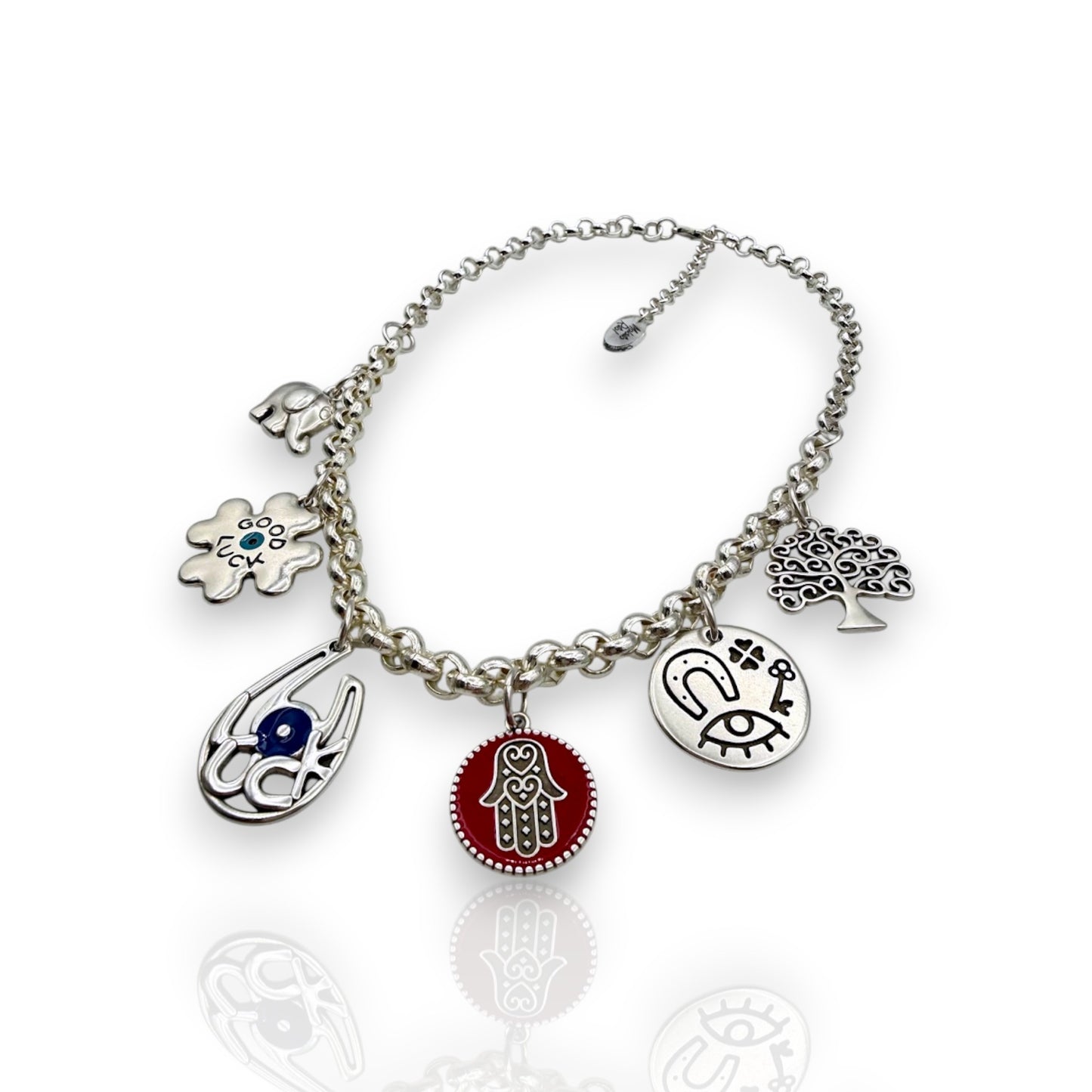 Collar Suertecita de Maldita Rita – collar con amuletos de la suerte hecho a mano en Almería, España. Vista lateral derecha