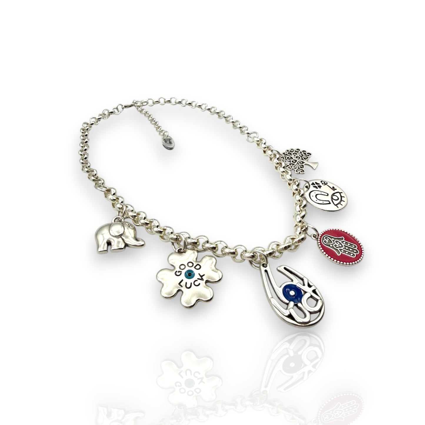 Collar Suertecita de Maldita Rita – collar con amuletos de la suerte hecho a mano en Almería, España. Vista lateral izquierda