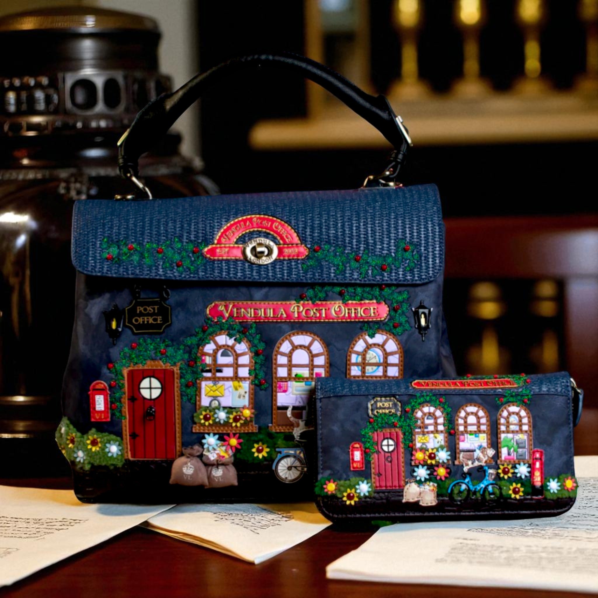 Cartera grande Con Cremallera Alrededor The Old Post Office - Navy Edition, con bolso, venta en Maldita Rita