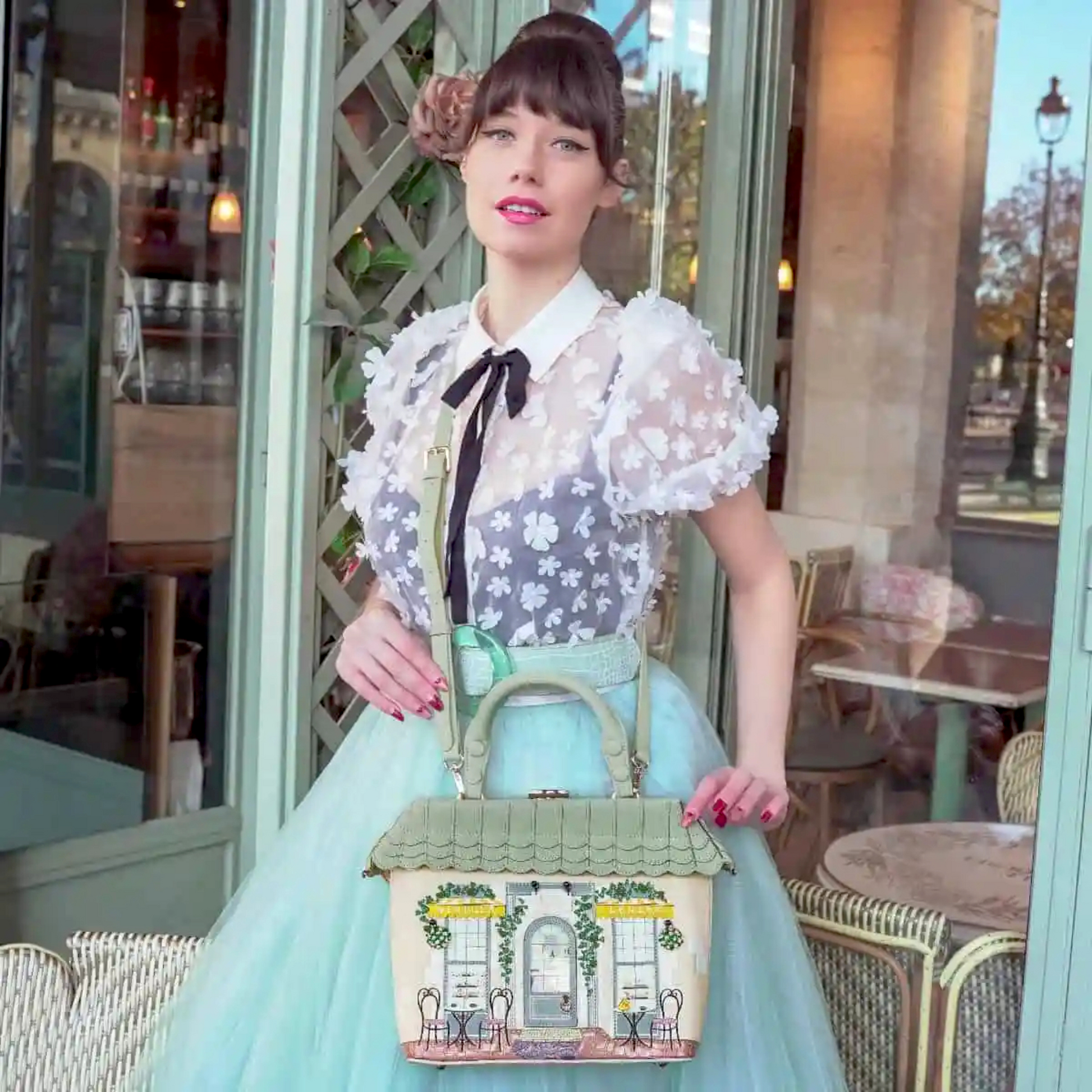 La Petite Creperie bolso de mano de Vendula London, venta en Maldita Rita. Con modelo bandolera.