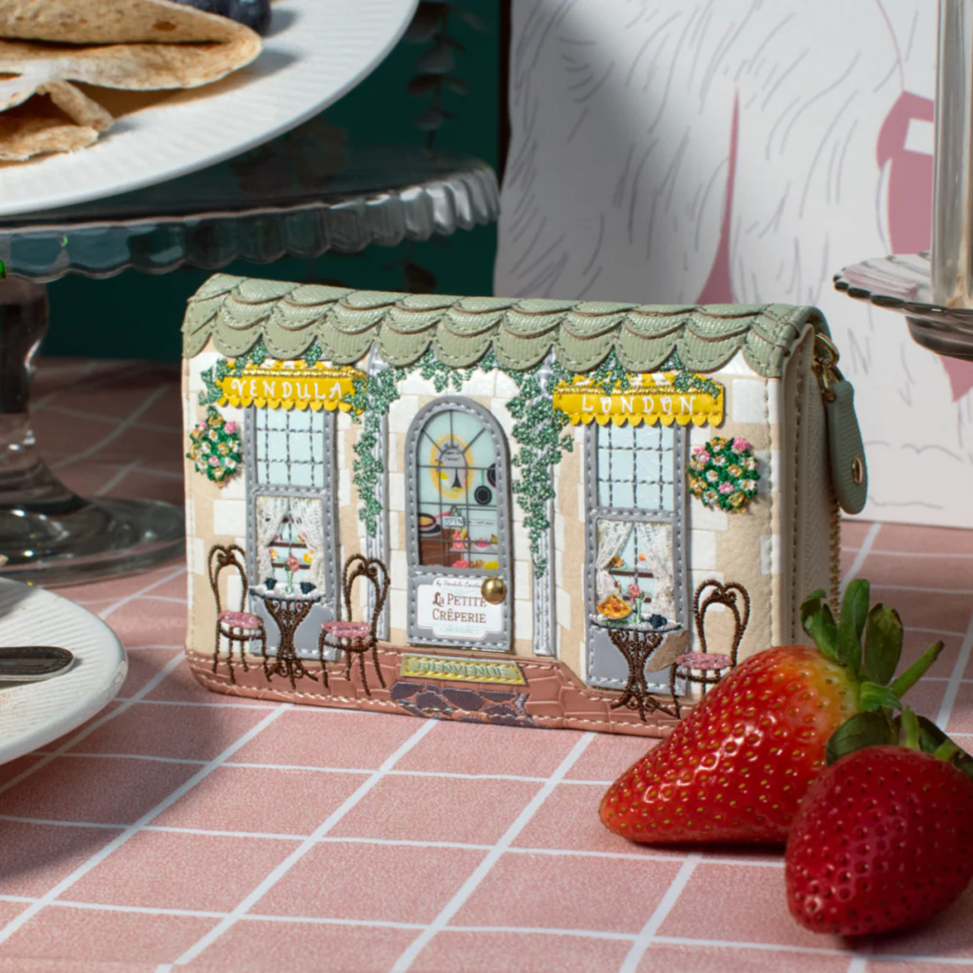 Monedero mediano La Petite Creperie de Vendula London venta en Maldita Rita. En una Creperia francesa