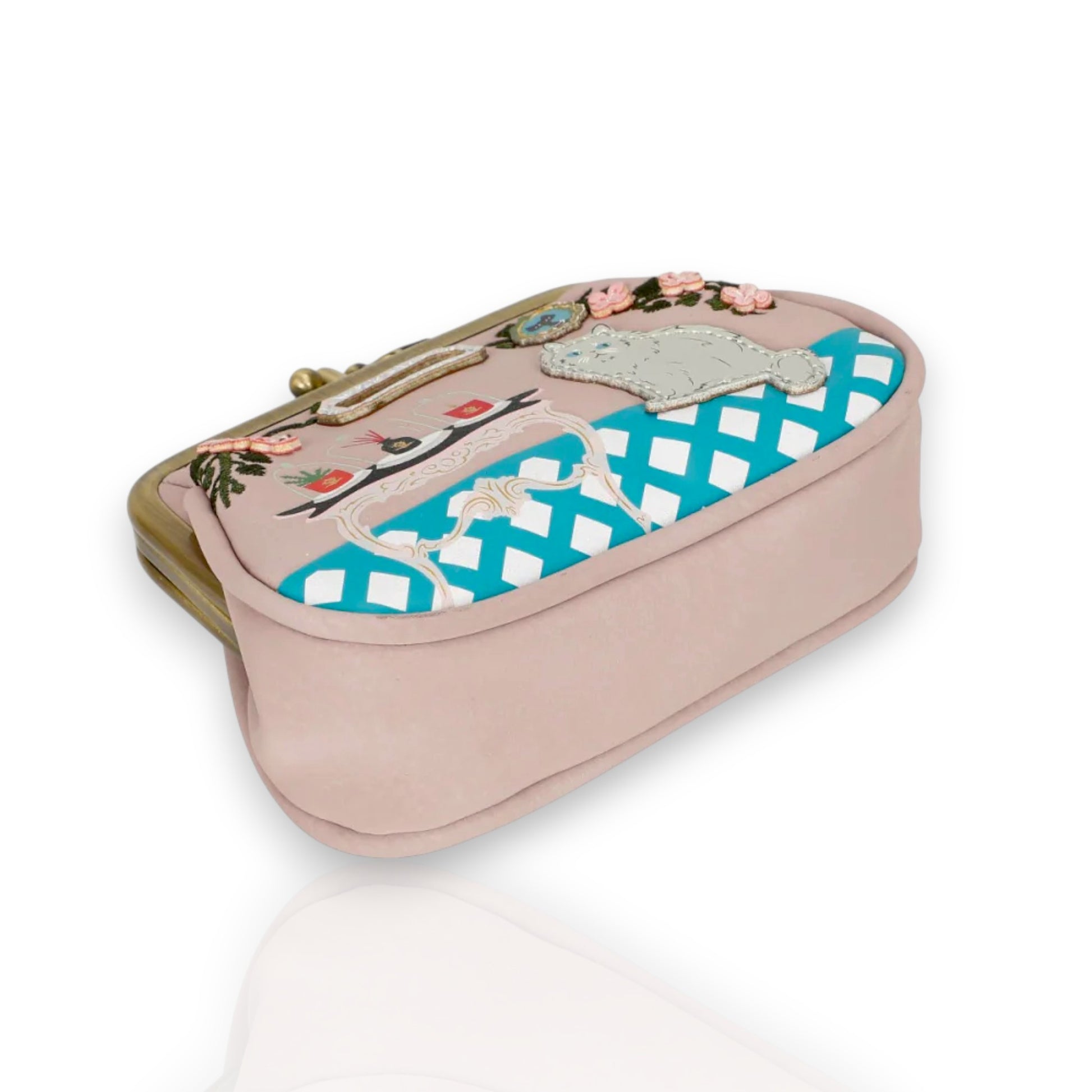 Monedero de gato con boquilla, Vendula Perfumery, blush editión, venta en Maldita Rita. Parte de abajo.