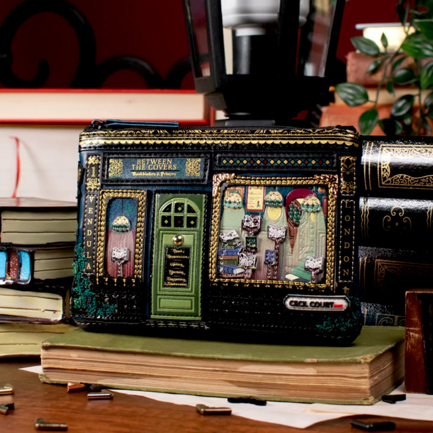 Monedero con Cremallera Between the Covers Bookbinders, venta en Maldita Rita, en librería