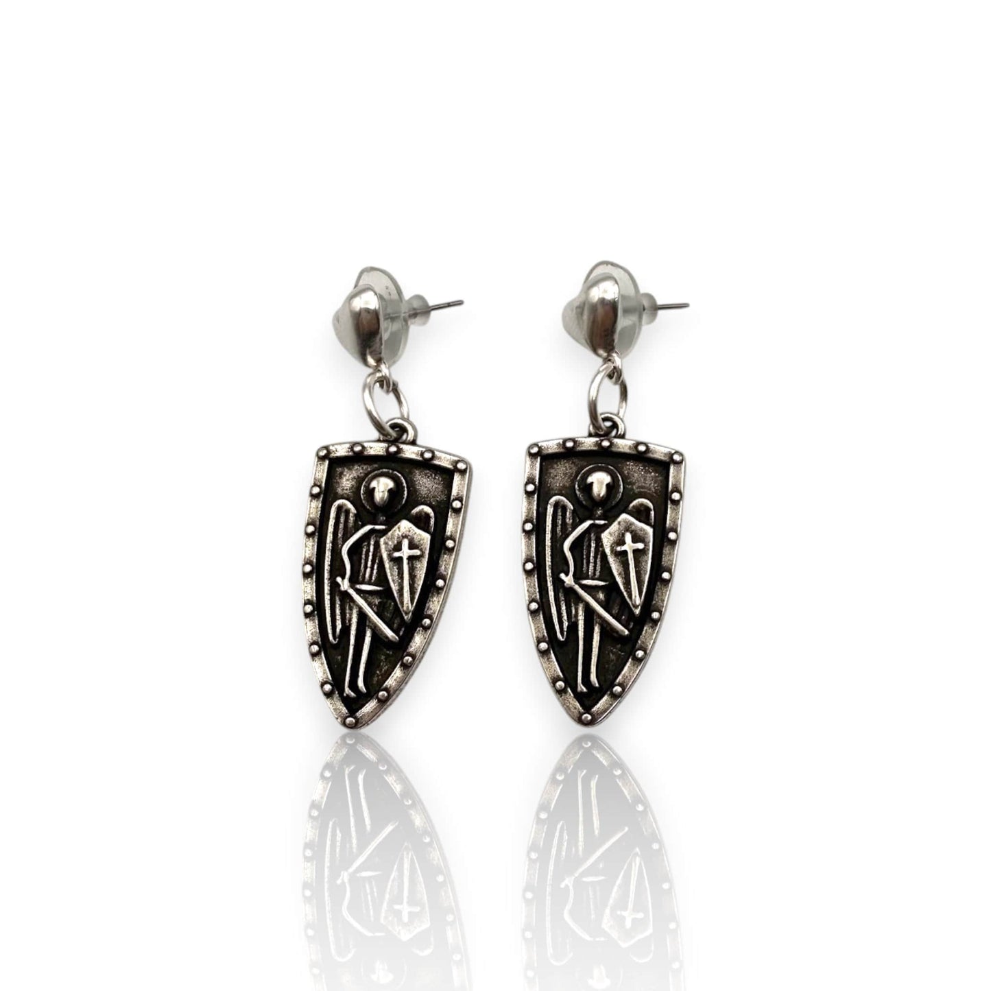 Pendiente plata con Arcangel San Gabriel de Maldita Rita, detalle