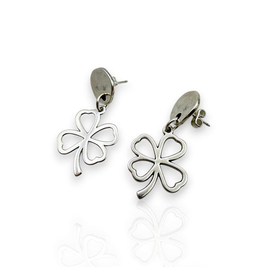 Pendientes Suertecita de Maldita Rita – pendientes trébol de cuatro hojas de plata hechos a mano en Almería, España. Detalle del cierre