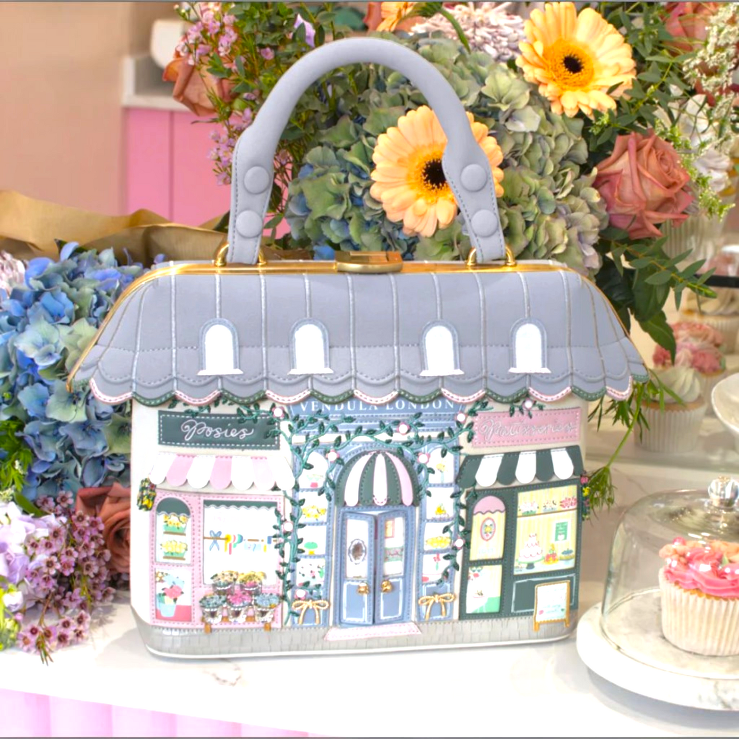 BOLSO DE MANO POSIES AND PATISSERIES de Vendula London, venta en Maldita Rita. Detalles del bolso.
