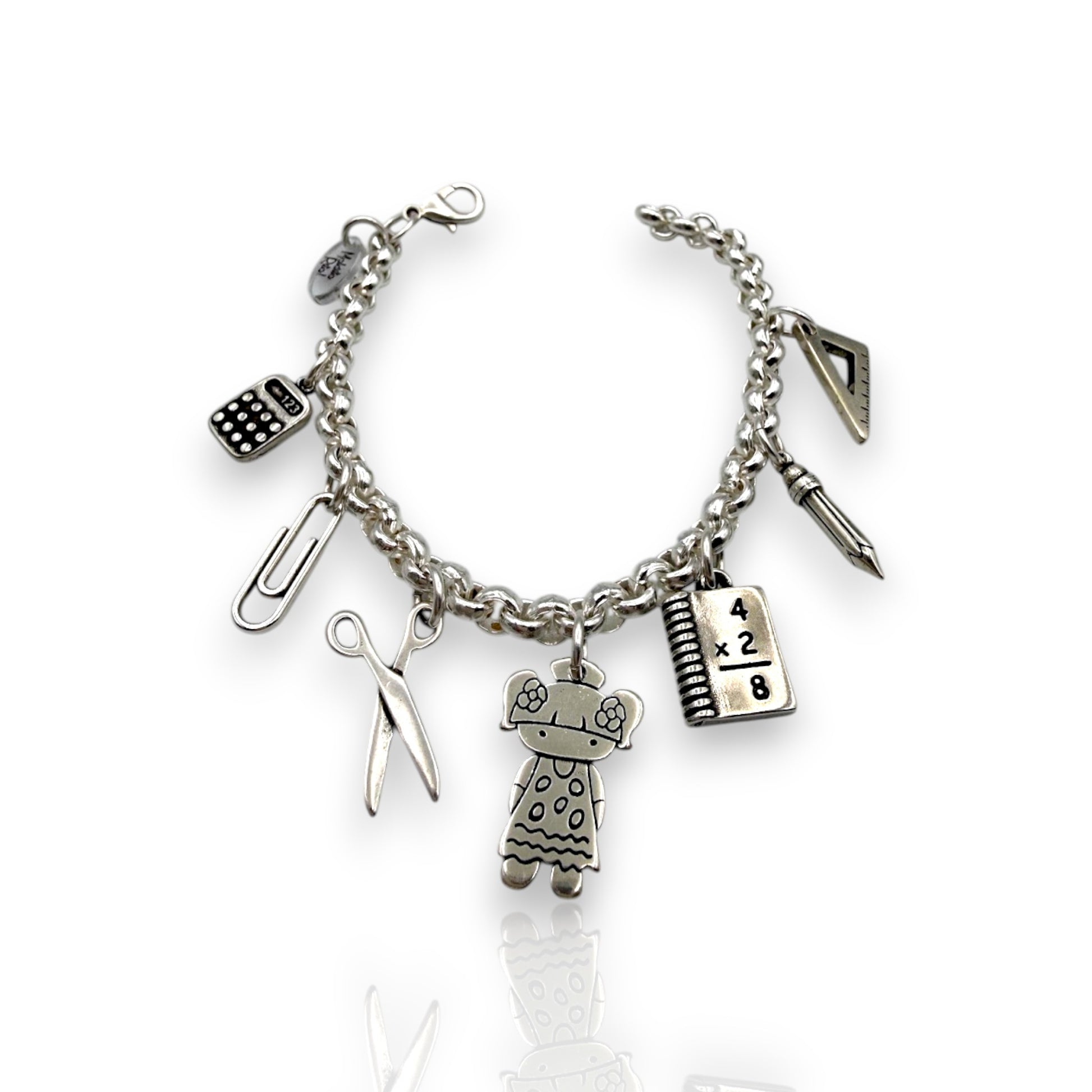 Pulsera Administrativa de Maldita Rita, joyería, banqueras, secretarias, oficina. Detalle colgantes