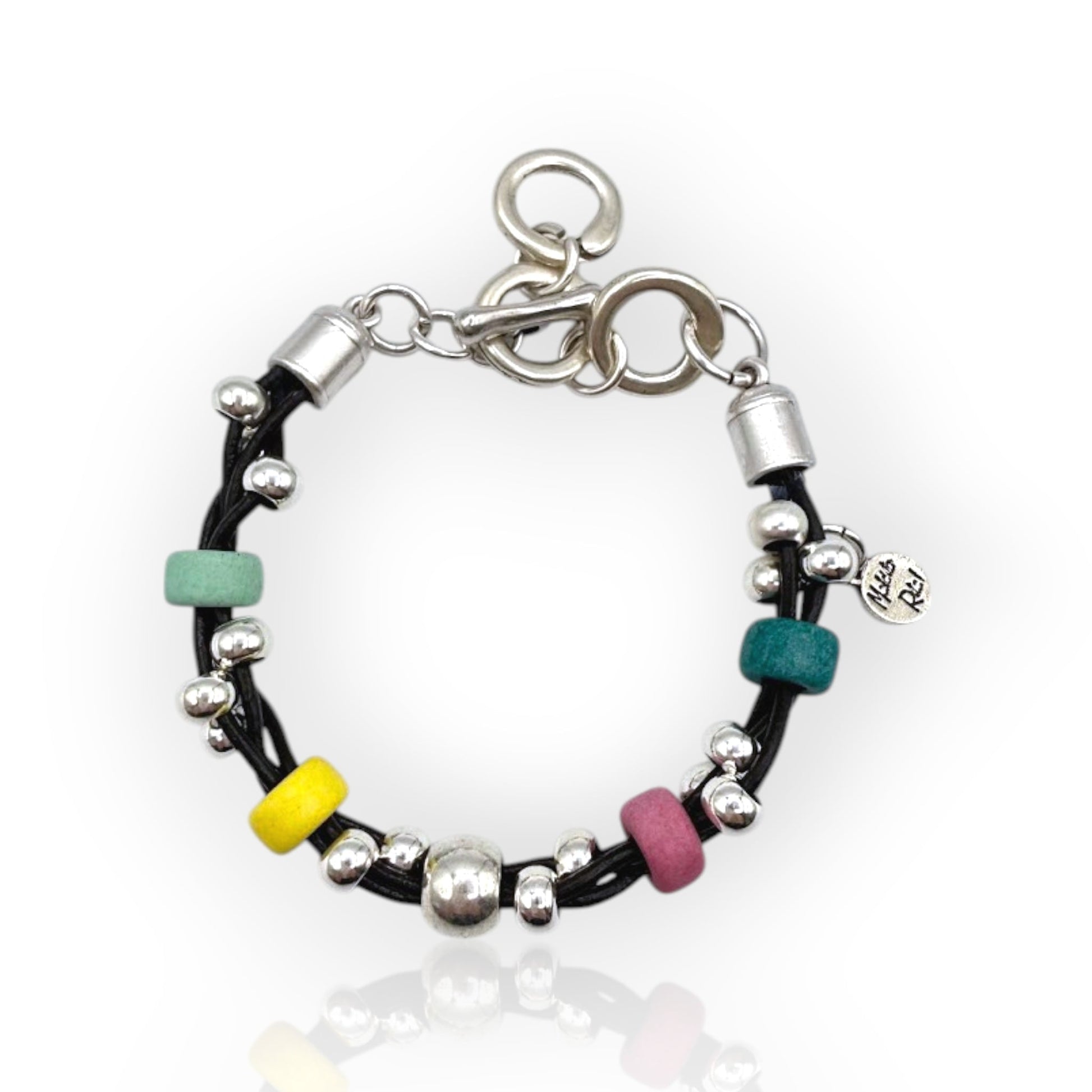 Pulsera Cuero Charo con bolas plata y de cerámica, de Maldita Rita, desde arriba