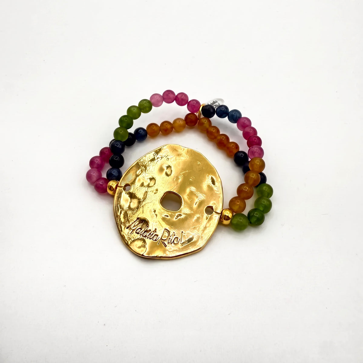 Pulsera brazalete dorado con pulsera elástica de piedras naturales. Colección Lunática oro de Maldita Rita Joyería