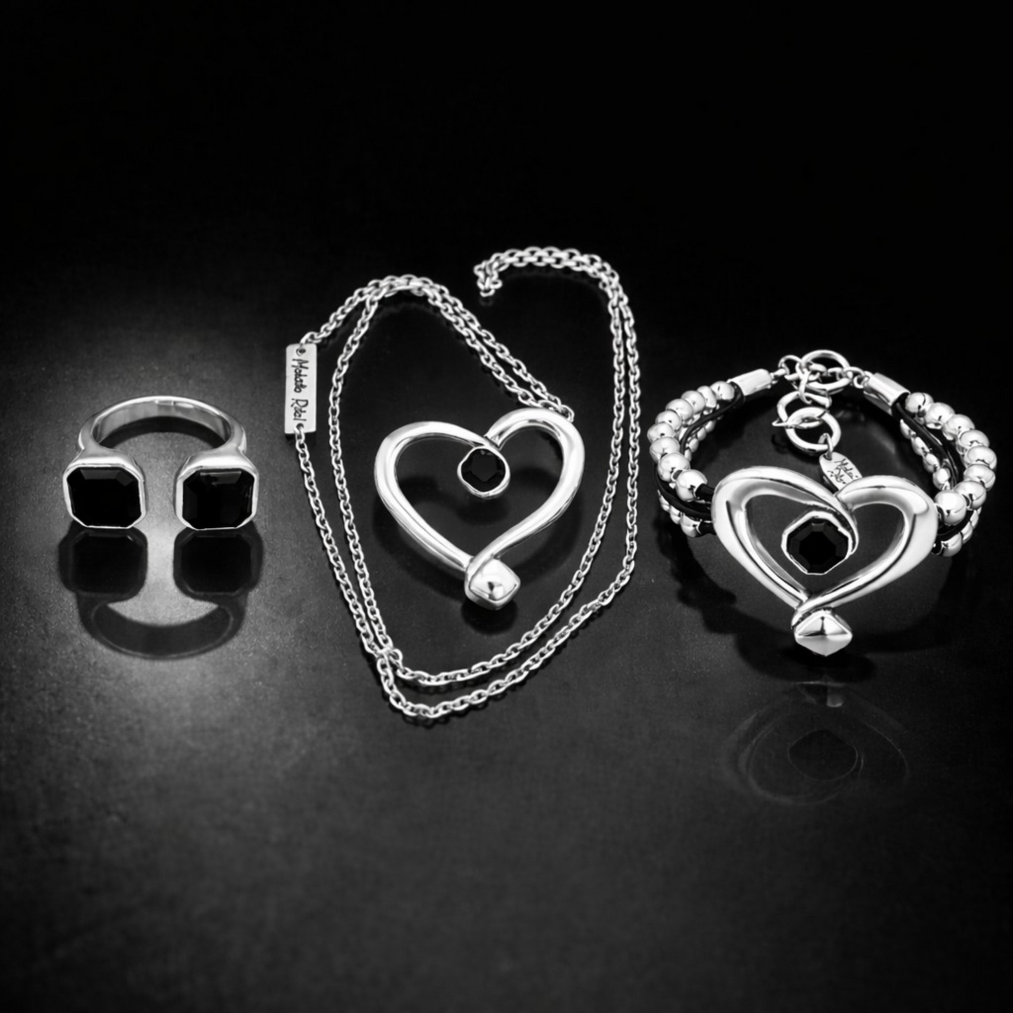 Colección Tesoro negro con cristal de Swarovski y baño de plata y de Maldita Rita joyería.