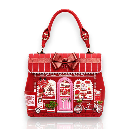 The Chocolate Box, bolso Grace de Vendula London y venta en Maldita Rita. Bolso rojo de tienda de bombones.
