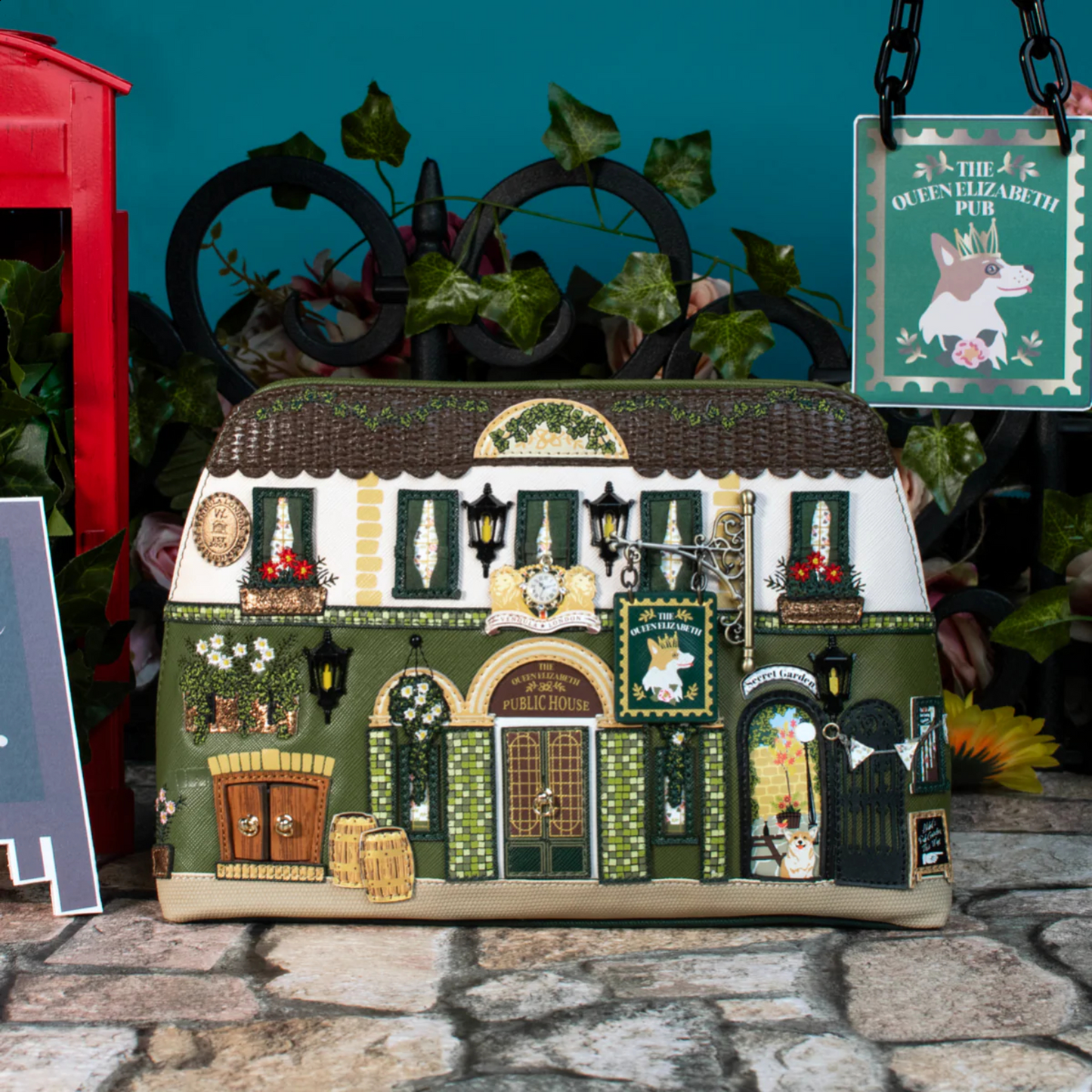 Bolso clutch The Queen Elizabeth de Vendula London, venta en Maldita Rita. Bolso pub británico.