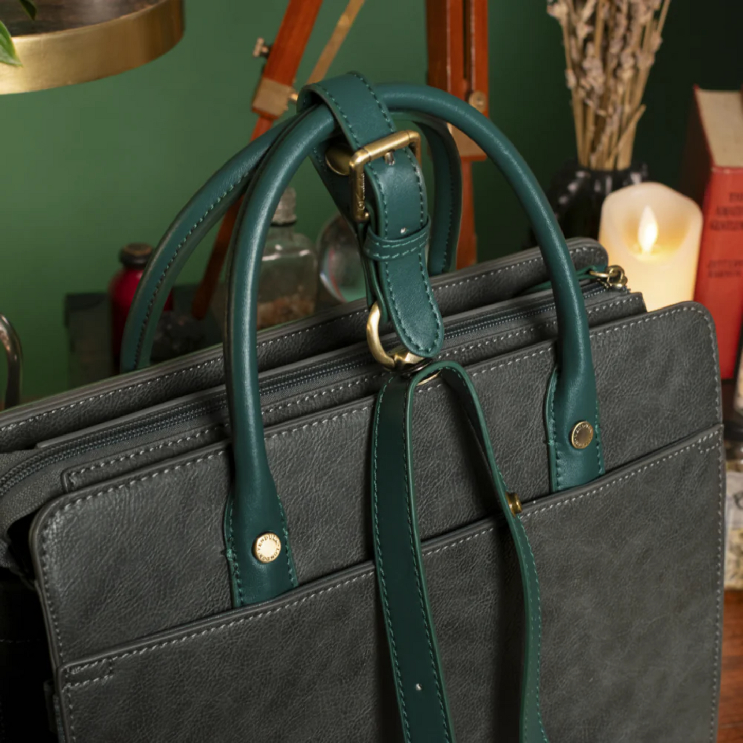 Mochila Harriet the whitches Pantry de Vendula London, de venta en Maldita Rita, detalle mochila