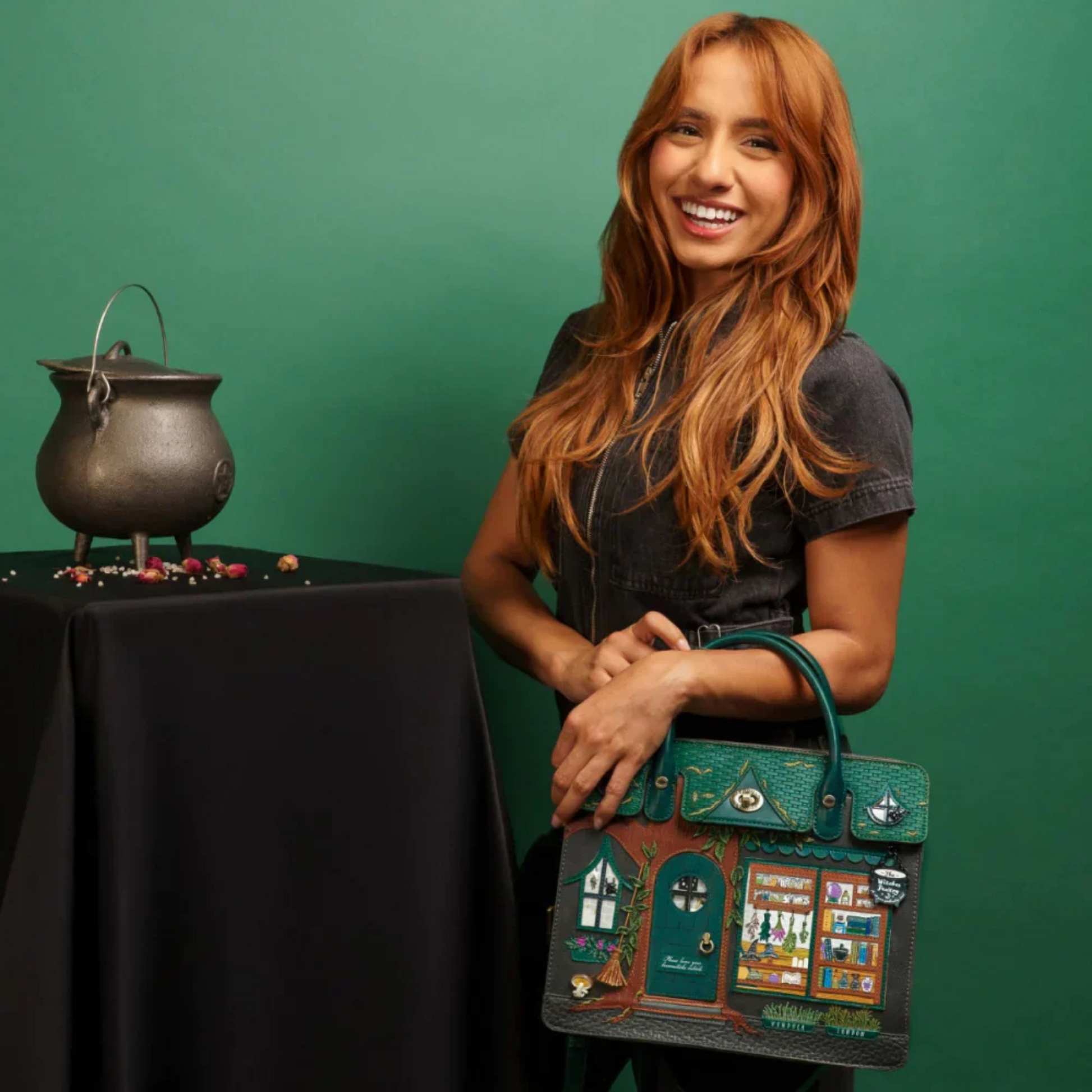 Mochila Harriet the whitches Pantry de Vendula London, de venta en Maldita Rita, con modelo