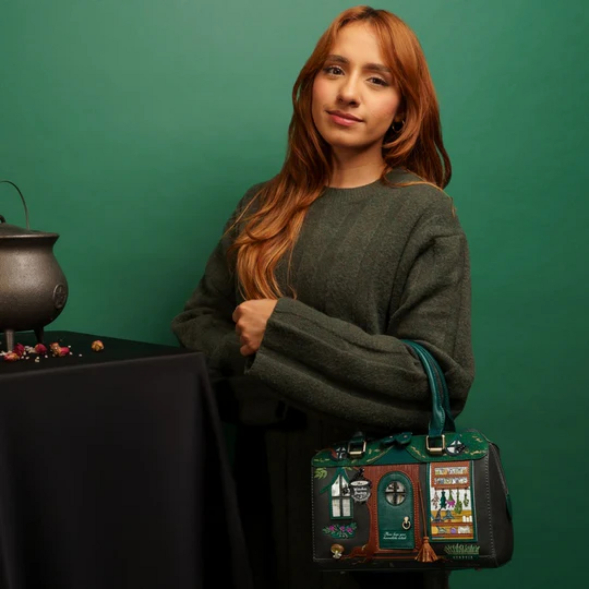 BOLSO SPEEDY BOWLER THE WITCHES PANTRY de Vendula London  de venta en Maldit Rita. Modelo pelirroja