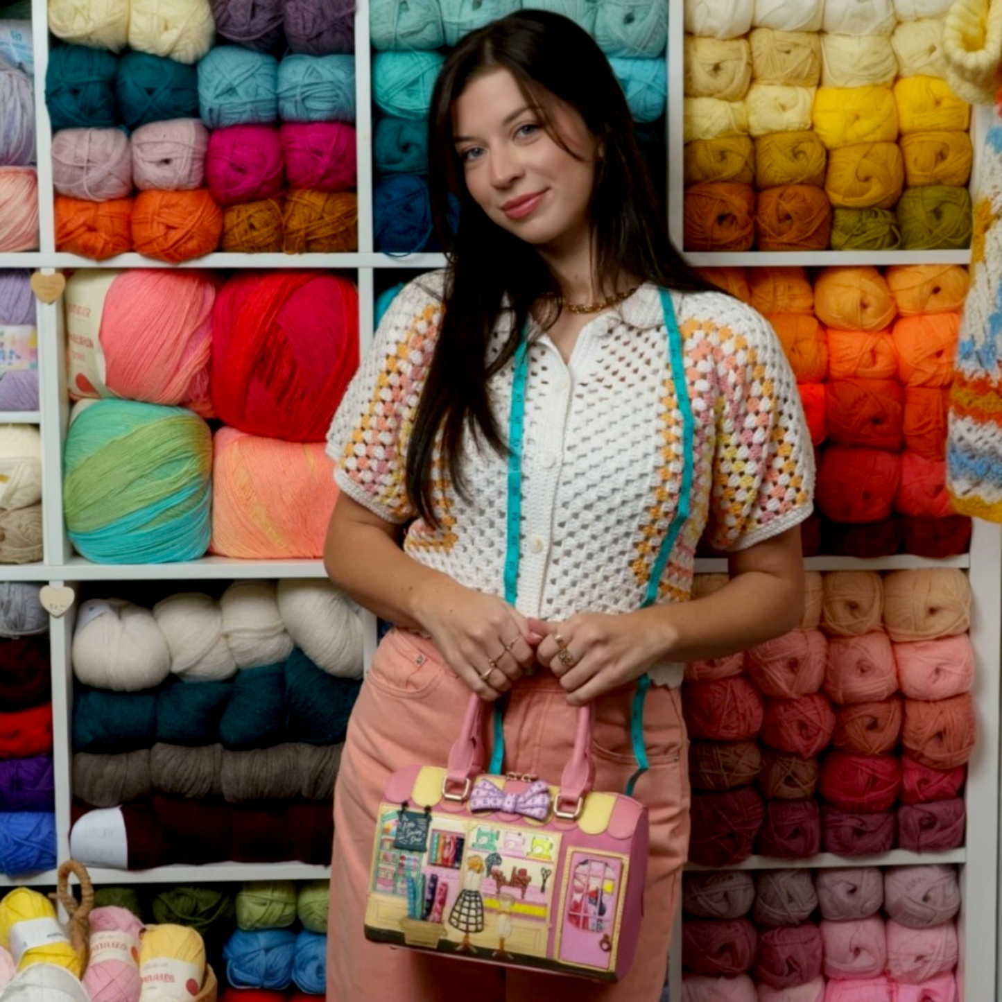 Bolso Sewing shop de Vendula London, tienda de telas, venta en Maldita Rita. Modelo de mano