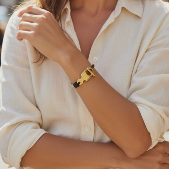 Pulsera Candado Mix de Maldita Rita visto en modelo