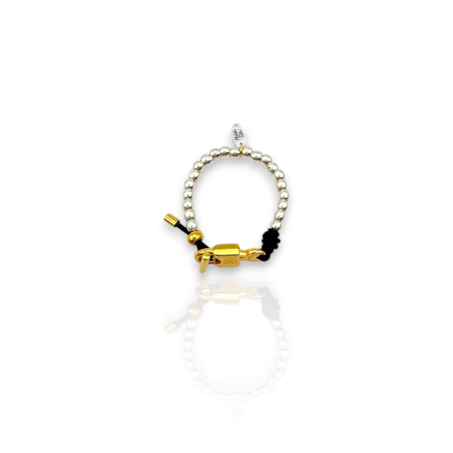 Pulsera Elastica en plata y oro con cierre de candado y elástico marrón, de la marca Maldita Rita, vista desde arriba.