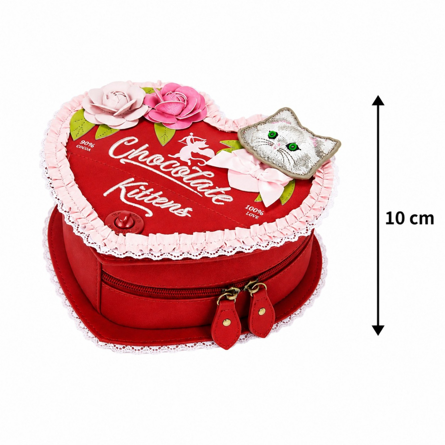 The Chocolate box, bolso corazón de venta en Maldita Rita. Bolso rojo como una caja de bombones y un gato. Vsta la altura del bolso.